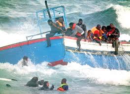 La OTAN deja morir a 63 refugiados libios en el mar.