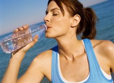 Qué es la hiponatremia.
