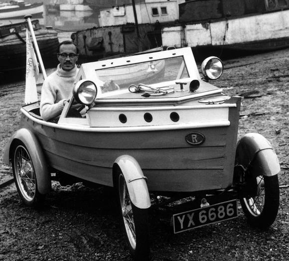 Locos vehículos del pasado.