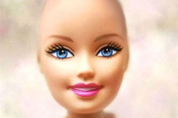 Lanzan una Barbie calva para apoyar a los niños con cáncer