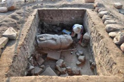 Descubren milenaria escultura Maya de un jugador alternativo de pelota en Mexico