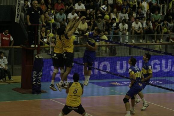 Boca Río Uruguay Seguros superó a UPCN Voley en San Juan y empató la serie final