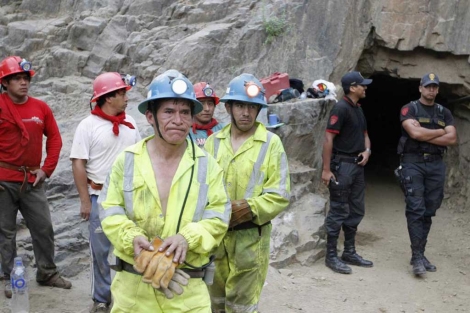 El rescate de los mineros peruanos refleja el drama de la minería informal