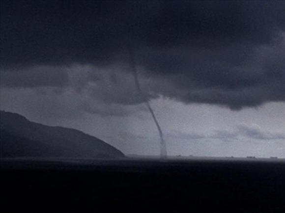 El centro de EEUU se prepara para una ola de tornados ¨potencialmente mortal¨