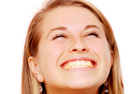 ¿La sonrisa se hereda o se aprende?