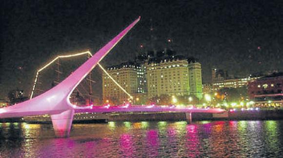 Varios monumentos de la Ciudad se teñirán hoy de “color malbec”