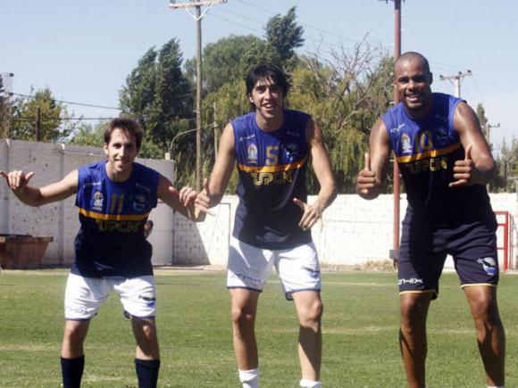 El plantel de UPCN sigue festejando el bicampeonato, esta vez con un poco de fútbol