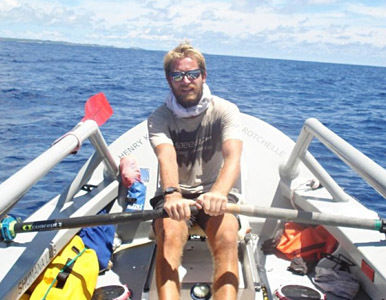 Un colombiano cruza el Atlántico a remo en apoyo de la lucha contra el cáncer.