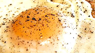 ¿Por qué algunas yemas de huevos son más amarillas que otras?