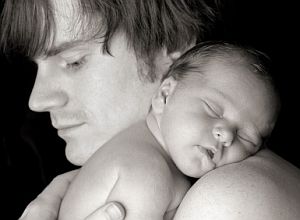 Uno de cada 10 padres sufre depresión postparto.