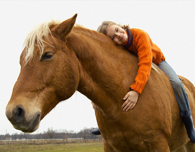 Mi doctor es un caballo: Niños discapacitados se curan ´al galope´ en un centro Siberiano.