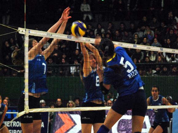 La Selección Femenina parte a Brasil para su sueño Olímpico.