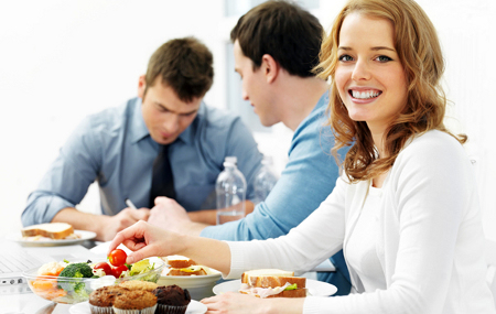 Aprender a comer sano fuera de casa