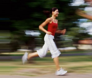 Trotar 20 minutos por día prolonga 6 años la vida