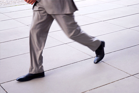 Virus que convierten tus pasos en electricidad