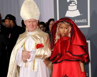 Falso Papa y ¨monja roja¨ en Grammys son grave agresión a católicos