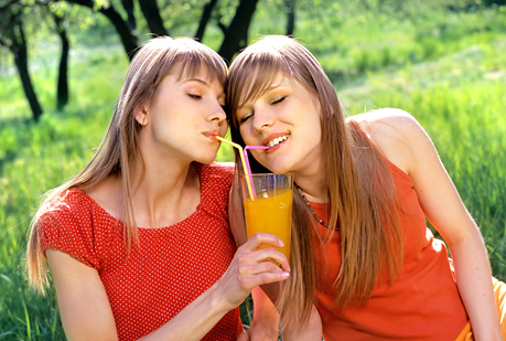 ¿Qué beneficios tiene tomar jugo de naranja?