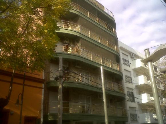 Departamento 2 amb. amplio y luminoso excelente construccion.-u$s: 108.000.-   