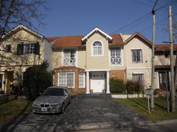 Casa en 2 plantas (PUNTA CHICA) - U$S 250.000.-