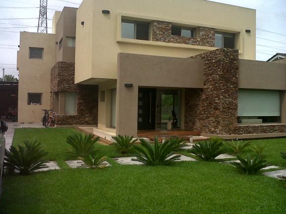 Casa en barrio -La Masia-