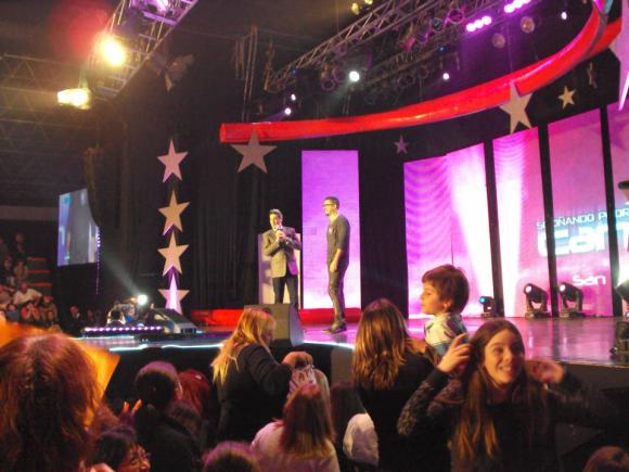 YA ESTA EL VIDEO EN YOU TUBE GUSTAVO SANTILLAN¨SOÑANDO POR CANTAR¨