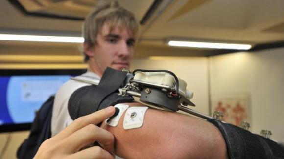 Estudiantes Argentinos crean una protesis robótica de seis movimientos