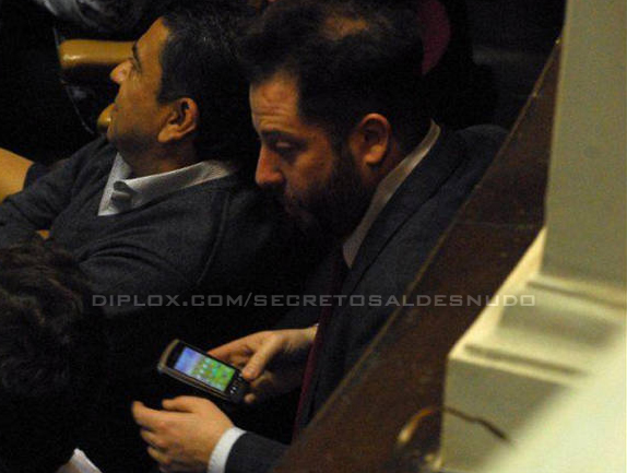 Una foto revela una supuesta oferta de $150 mil para aprobar el impuestazo rural