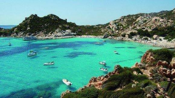 UN ITALIANO COMPRA UNA ISLA POR 90.000 EUROS ¿¿ o.O ??