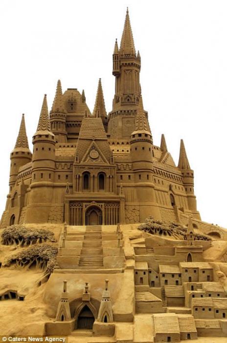 Enormes castillos de arena del festival en Bélgica