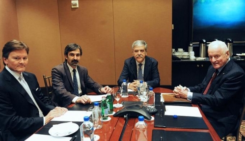 Mientras Cristina hablaba en la ONU, Julio De Vido se reunía con Peter Munk. LA ASOMBROSA CRUZADA MEGAMINERA DEL MINISTRO DE PLANIFICACIÓN.