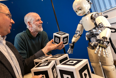 Un robot que aprende a hablar ¨solo¨ como un niño