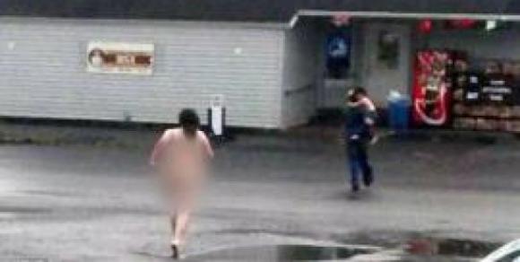 Drogada atacó a su hijo, corrió desnuda por la calle y murió de un paro