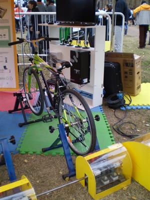 Una fundación Argentina creó un generador eléctrico con una bicicleta
