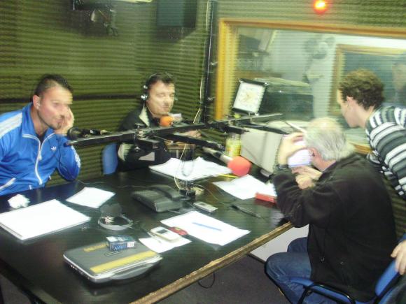 FOTO DE ENTREVISTA HOY EN¨AM 1530 RADIO CADENA ECO¨