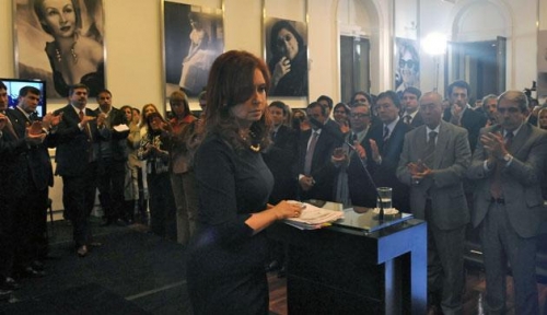 Cristina, una presidenta “desestabilizada”. ¿QUIÉN DA REALMENTE LOS GOLPES INSTITUCIONALES?