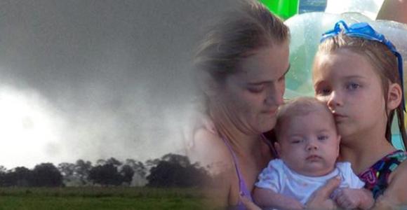 Una niña sobrevive en los brazos de su madre que murió por la tormenta tropical ´Debby´