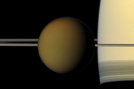 Un océano de agua líquida bajo la superficie de Titán