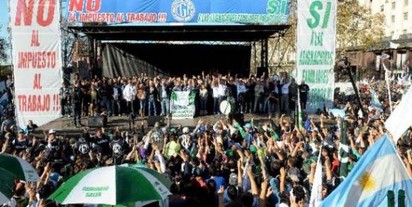 Polémica por la convocatoria de Moyano: ¿Cuánta gente fue al acto de Plaza de Mayo?