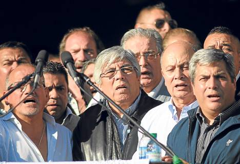 El Gobierno declarará ilegal la CGT de Moyano y el camionero irá a la Justicia