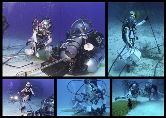 Regresan astronautas de misión submarina.