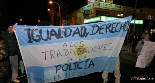 En Santa Cruz, policías se acuartelan por reclamo salarial. EN BUENOS AIRES CONVOCAN A UNA MEDIDA SIMILAR.