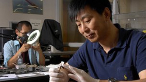 Un tejido ´inteligente´ para cargar el móvil con la ropa