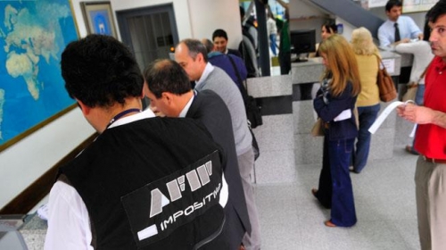 La AFIP seguirá de cerca a quienes más gastan en luz, gas, agua y teléfono. LAS EMPRESAS SUMINISTRARÁN LOS GASTOS QUE EXCEDAN LOS $1.000