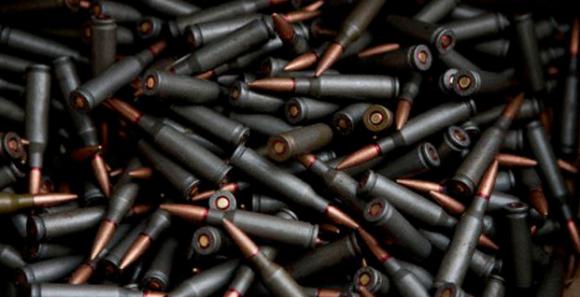 Legisladores británicos acusan al Gobierno de vender armas a regímenes represivos