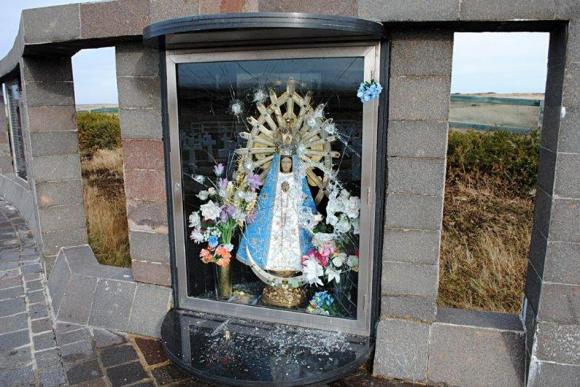 Denuncian vandalismo en el cementerio argentino en Malvinas