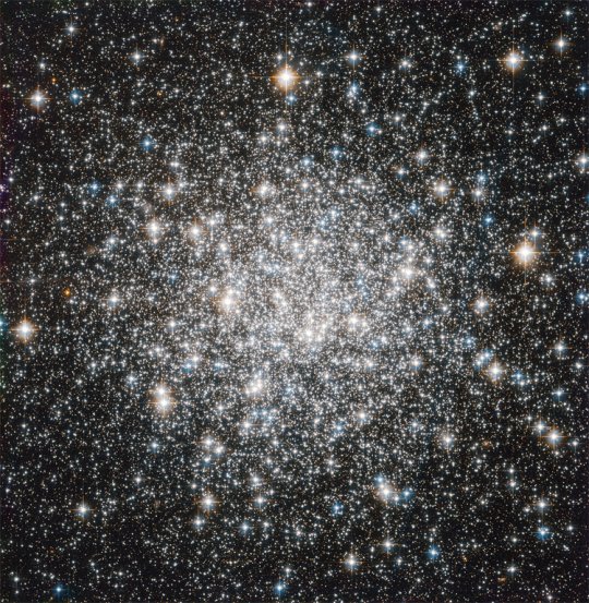 EL CÚMULO DE ESTRELLAS MESSIER 68 CAPTADO POR EL TELESCOPIO HUBBLE