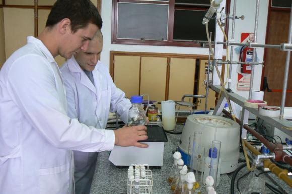 Investigadores Argentinos logran producir biocombustible con efluentes industriales de gaseosas