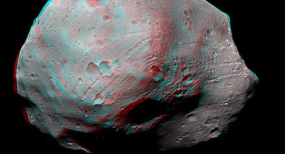 Luna Fobos de Marte se observa a solo 100 kilómetros de Mars Express