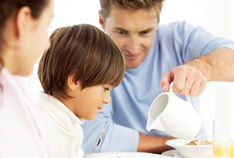 Comer en familia nos mantiene más sanos