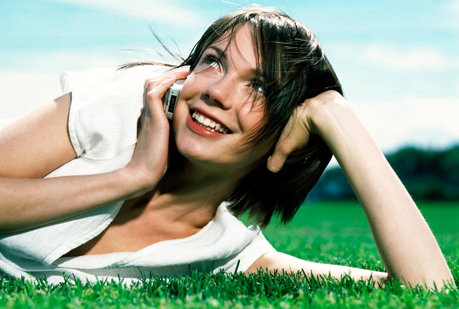 ¿Qué oído usas para hablar por teléfono?